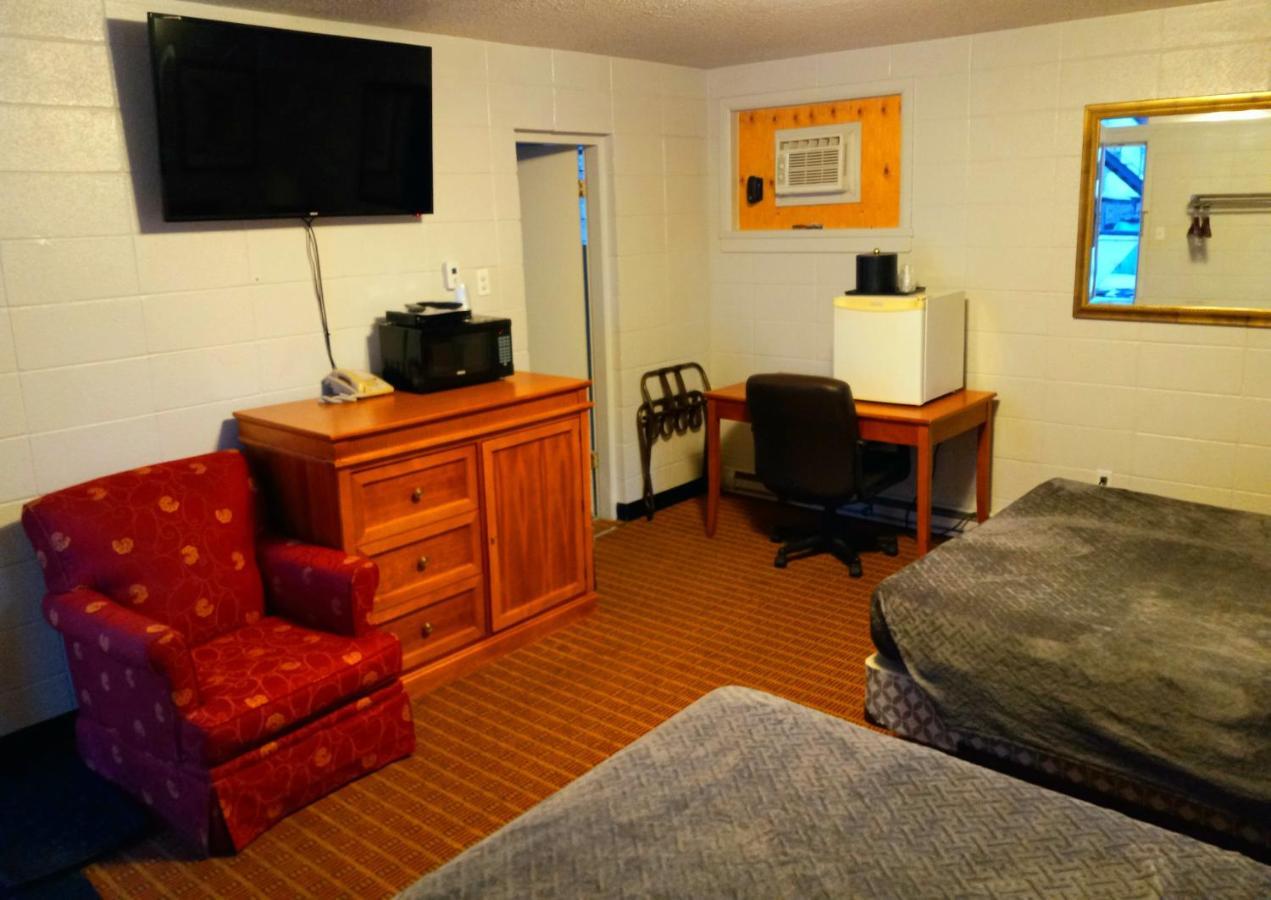Chalet Inn Motel ドライデン エクステリア 写真